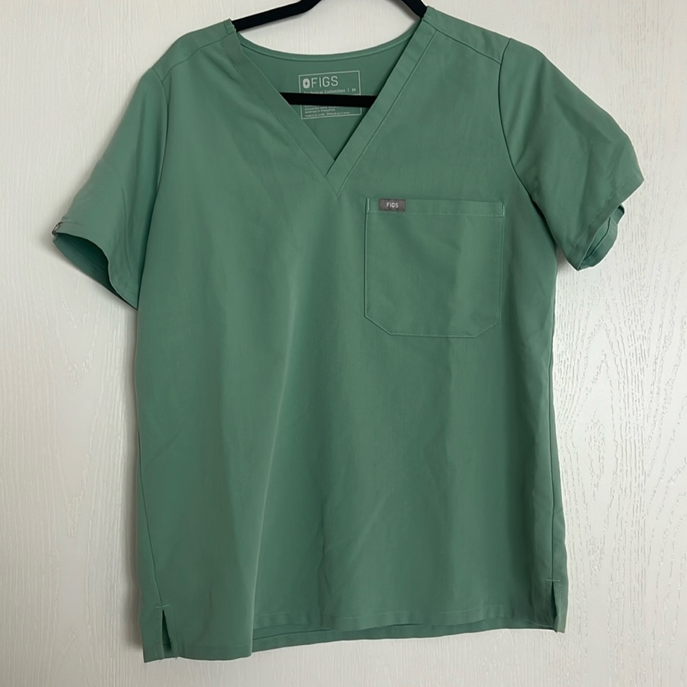 FIGS NWT One pocket scrub top- Jade